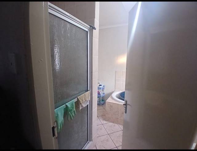 6 BEDROOM HOUSE FOR SALE IN OLIEVENHOUTBOSCH